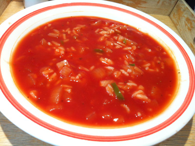 מרק עגבניות עם אורז ופלפל ירוק חריף